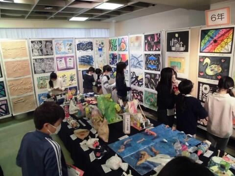 写真:区展見学(4年生)3