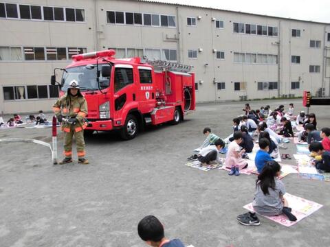 写真:はたらく消防写生会(1・2年生)1