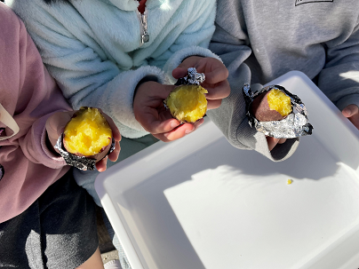 写真:太陽光で焼き芋2