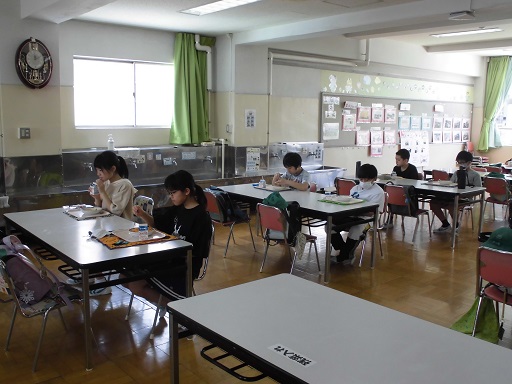 写真:簡易給食2