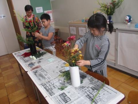 写真:花いけ活動