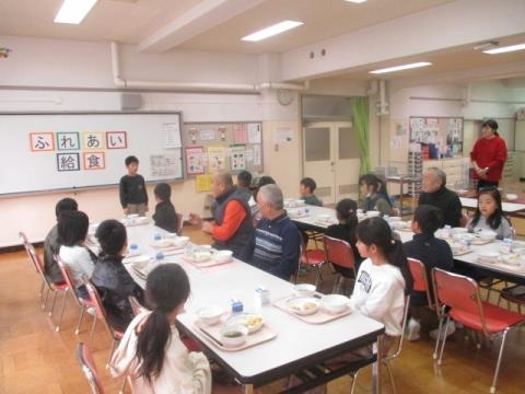 写真:ふれあい給食