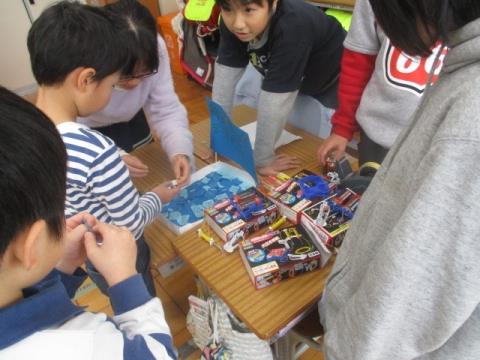 写真:1年と5年の交流会