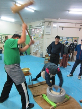 写真:もちつき大会1