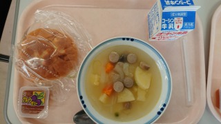 写真:簡易給食