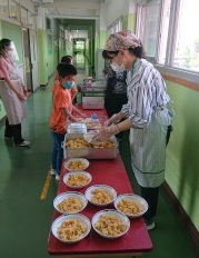 写真:簡易給食3