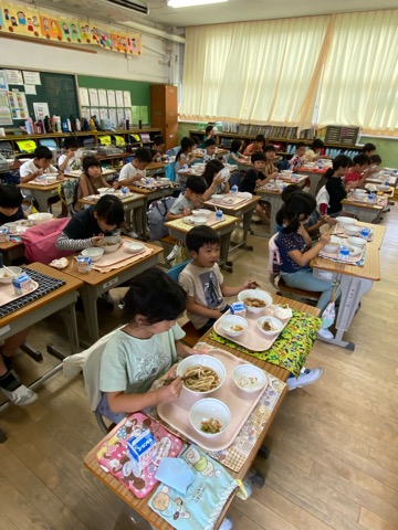 写真:食育(食べることで学ぶ)1