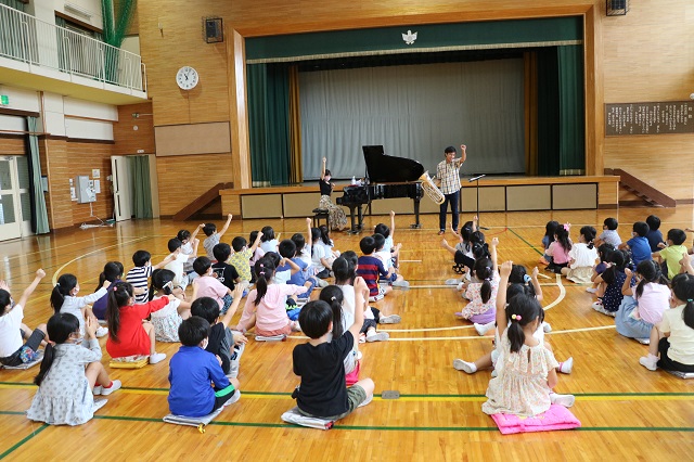 写真:エバリーさん訪問コンサート3