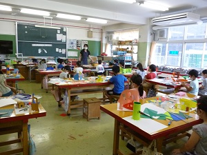 写真:図工　カッターナイフの使い方学習3
