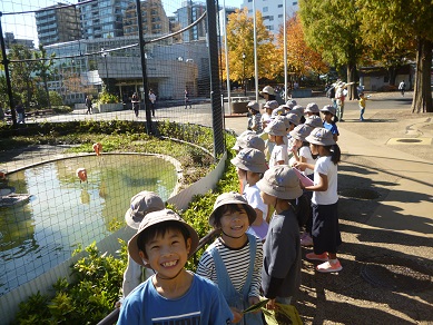 写真:上野動物園での校外学習の様子2