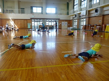 写真:幼稚園との交流の様子4