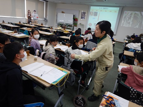 写真:社会科見学の様子2