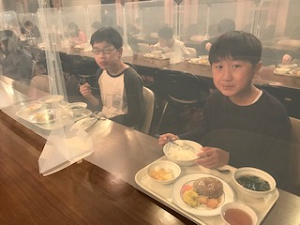 写真:夕食の様子