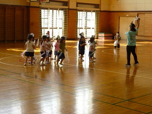 写真:運動会練習を見学する様子1