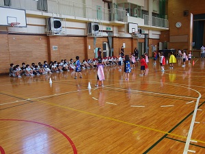 写真:運動会練習を見学する様子4