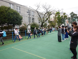 写真:清里移動教室出発4