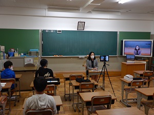 写真:全校朝会の様子2