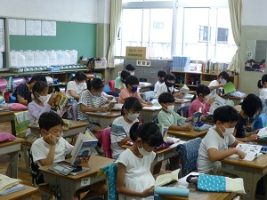 写真:朝読書の様子1