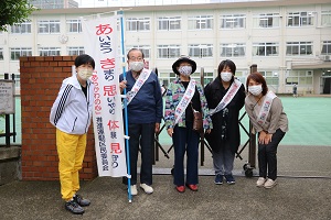 写真:あいさつ運動の様子1