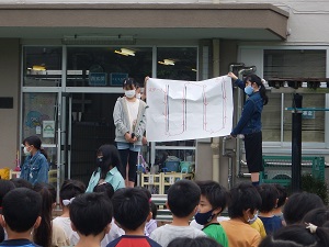 写真:お楽しみ集会の様子1