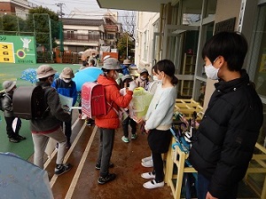 写真:ユニセフ募金の呼びかけ風景1