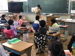 写真:朝の読み聞かせの様子3