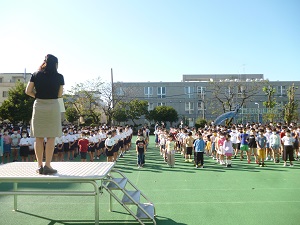 写真:全校朝会の様子1