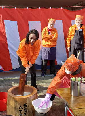 写真:餅つきの様子2