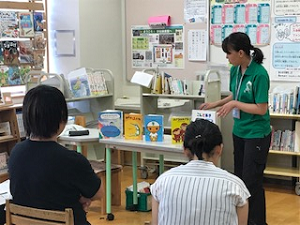 写真:読書指導の様子4