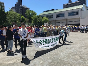 写真:「社会を明るくする運動」のパレード