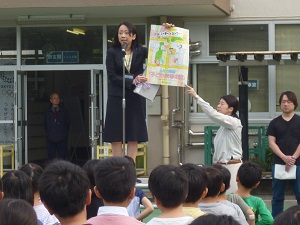 写真:全校朝会の様子1