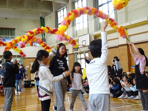 写真:1年生をむかえる会の様子1