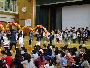 写真:1年生をむかえる会の様子2