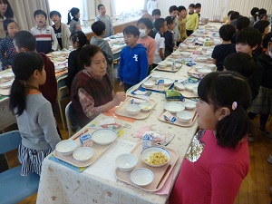 写真:ふれあい給食の様子4