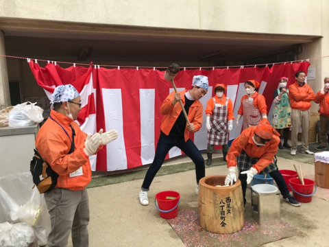 写真:餅つきの様子1