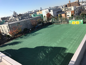 写真:屋上から見た校庭