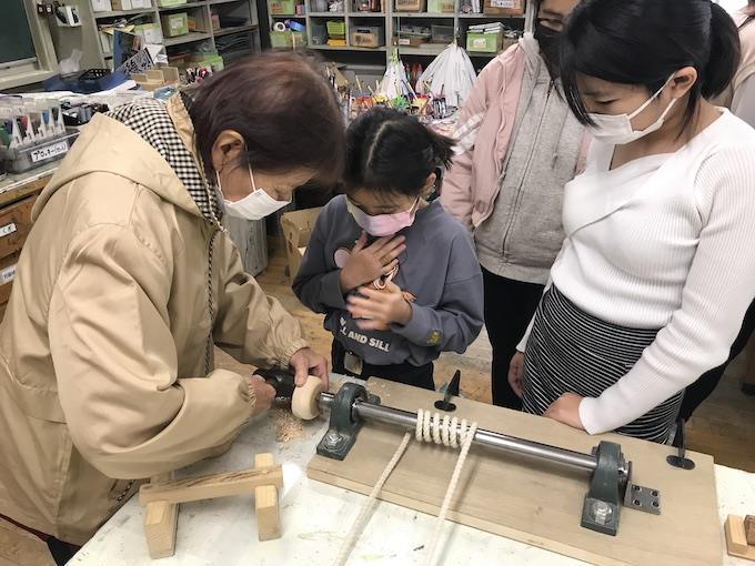 写真:漆工芸の作業1