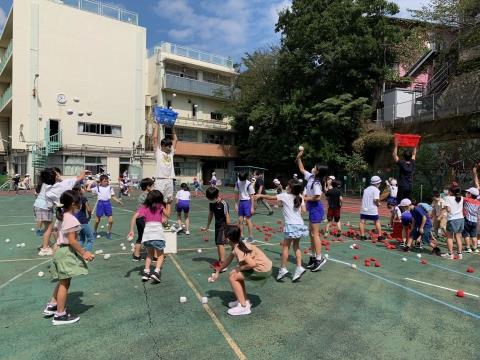 写真:縦割り班遊び