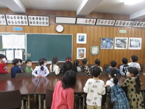 写真:1年学校探検