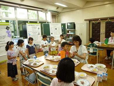 写真:祖父母ふれあい給食2