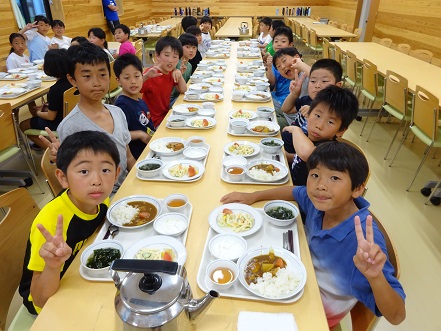 写真:夕食の様子