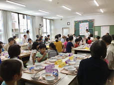 写真:1年ふれあい給食会