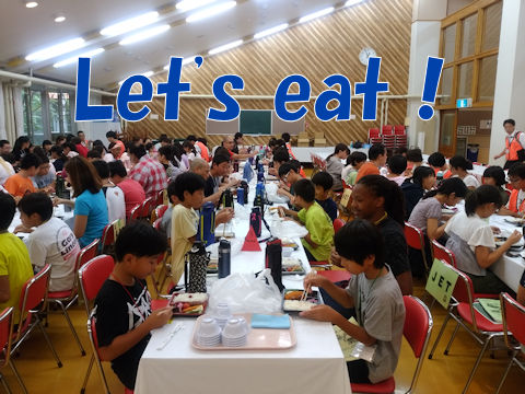 写真:宿舎到着。そして昼食。