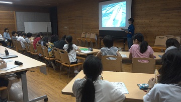 写真:本日の夜は学習会1