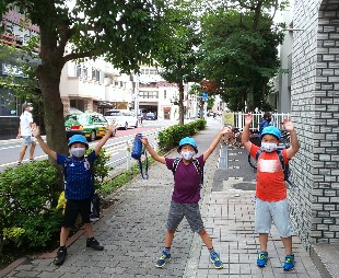 写真:下校時の子どもたち