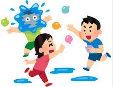 イラスト:水風船で遊ぶ子ども