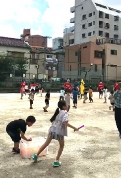 写真:水風船大会の様子