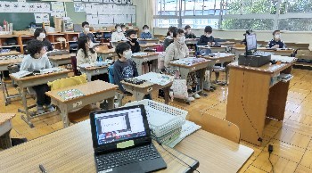 写真:オンライン授業配信1
