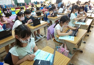 写真:タブレット練習風景1