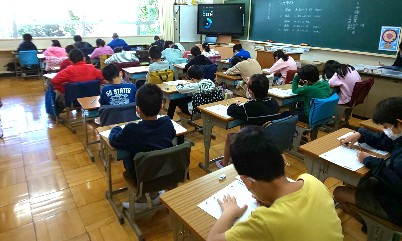 写真:学力調査実施風景2